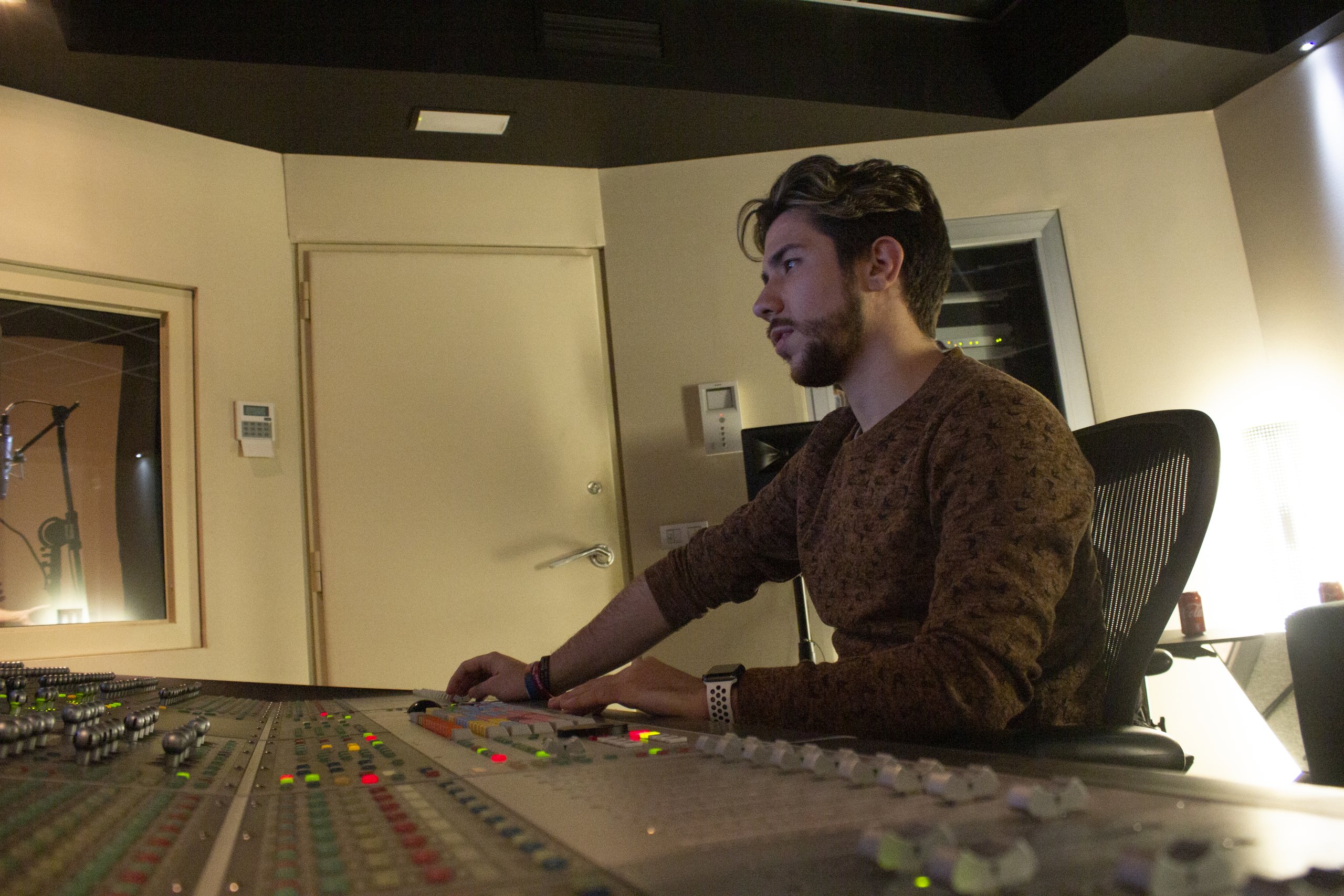 Foto de Pablo Galan mezclando